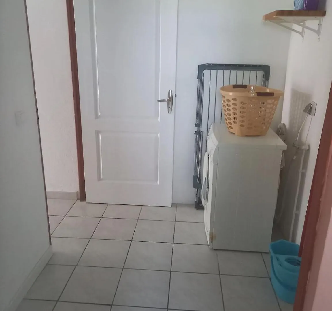 Appartement Confortable Avec Terrasse A Petit Canal 50 M² Petit-Canal